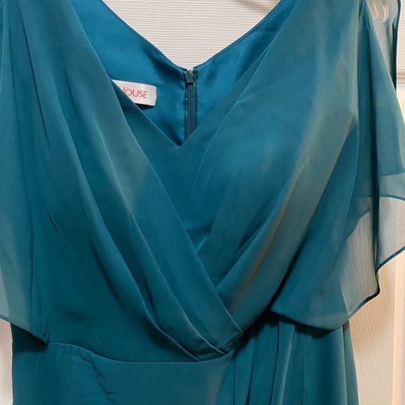 NWT V-Neck knee length dress. - Picture 5 of 5